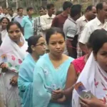 Voters-line-up-to-cast-th-009